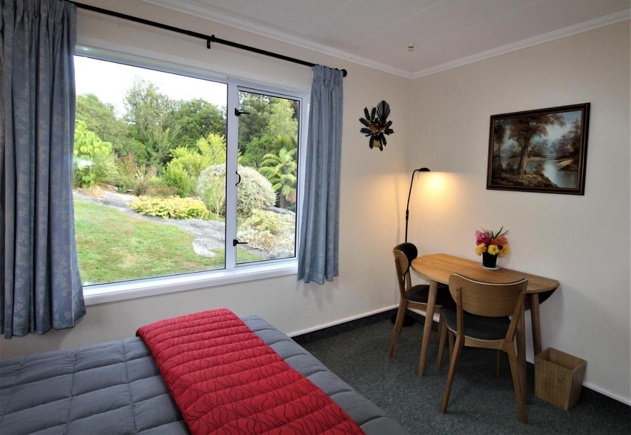 Labyrinth Gardens Guest House Takaka Kültér fotó